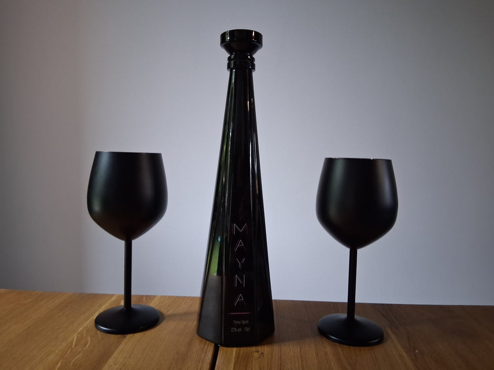 Coffret bouteille de 70cl Mayna + 2 verres à cocktail en métal